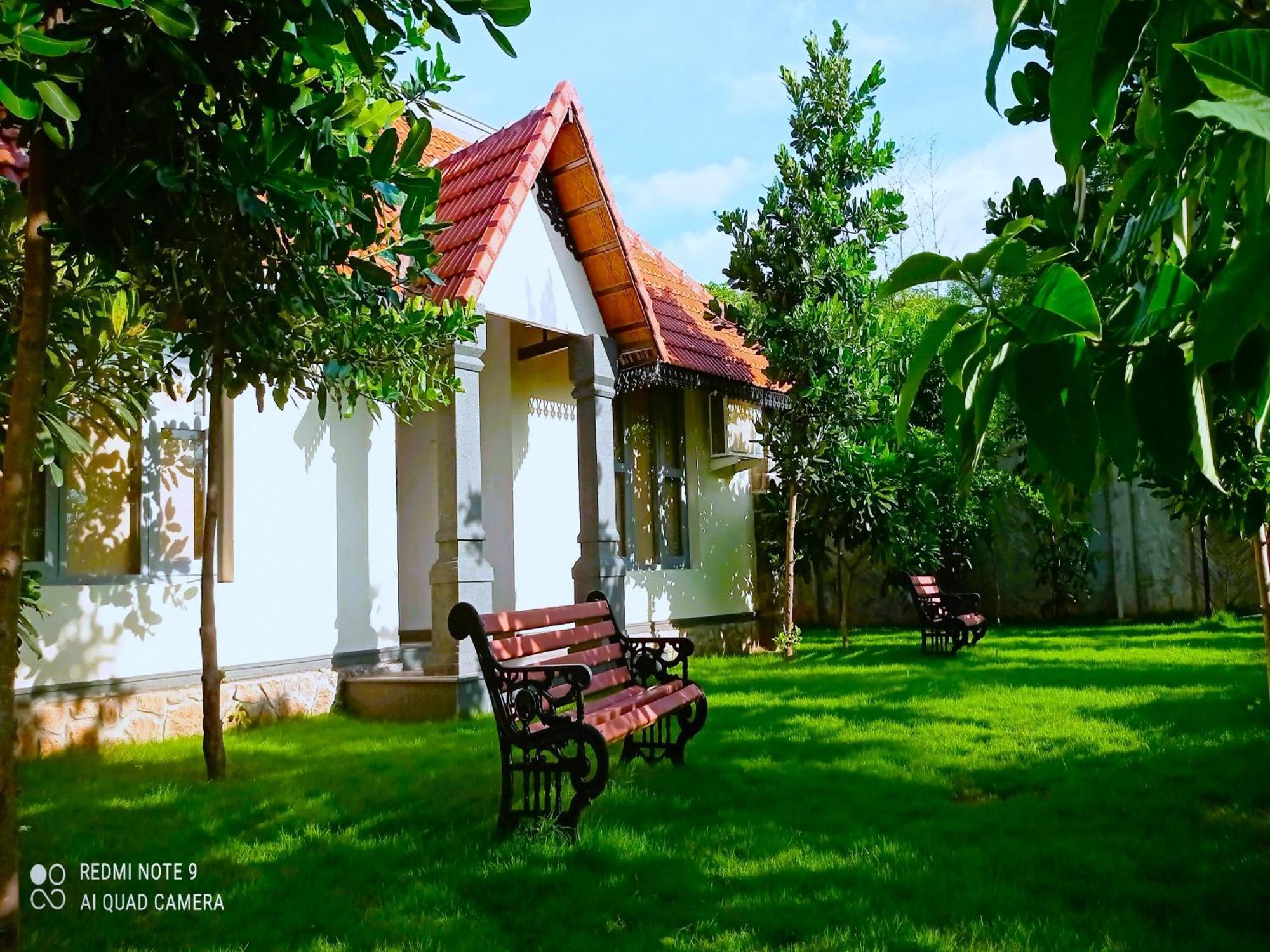 Hibis By Sparsa Vellore Bagian luar foto