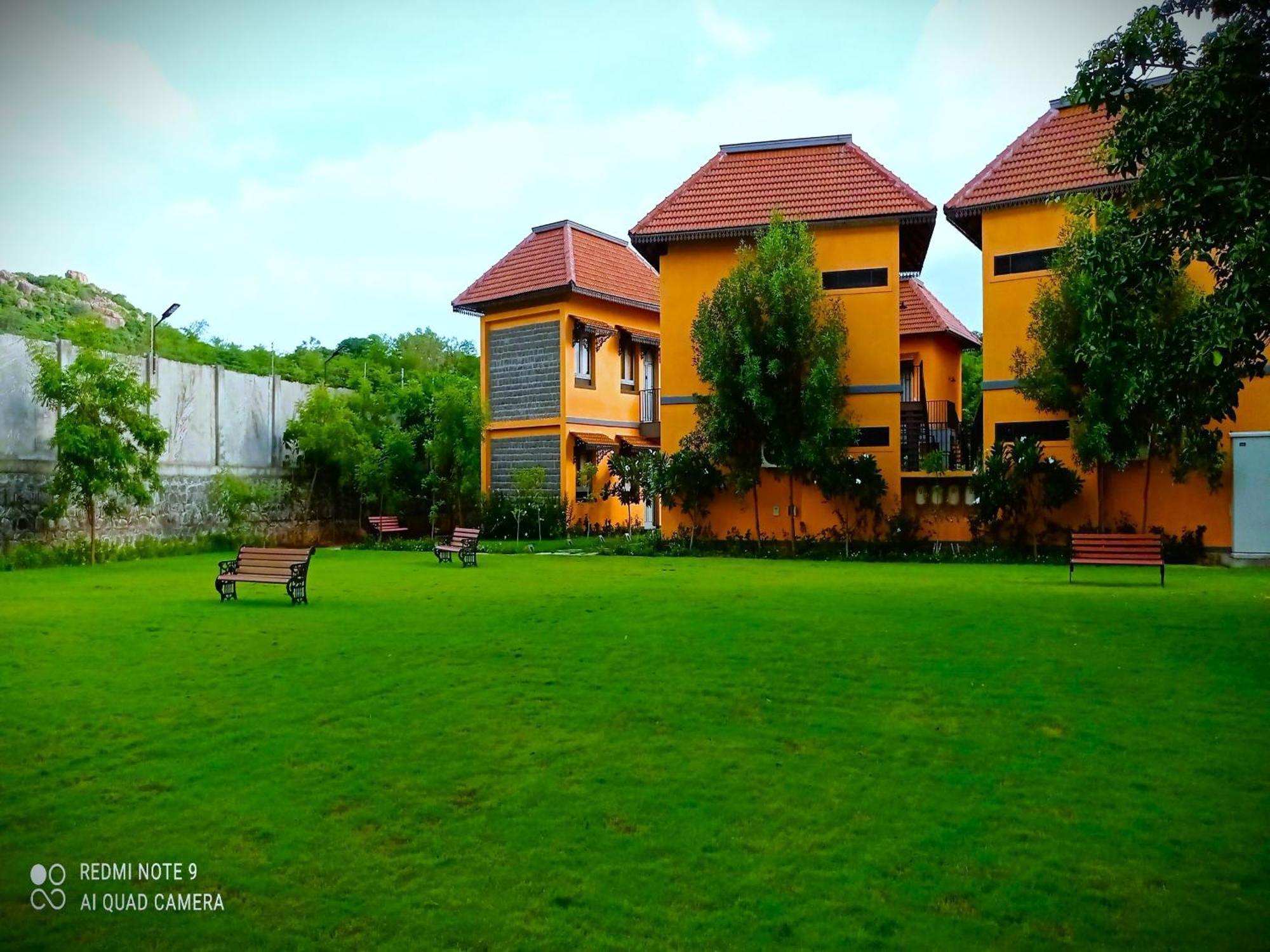 Hibis By Sparsa Vellore Bagian luar foto